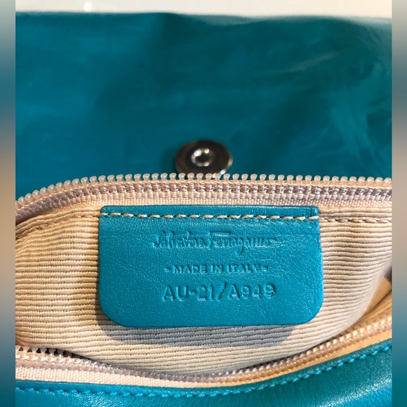 ❌ SOLD Authentic Embossed Patent Leather Hand Bag - Picture 7 of 11